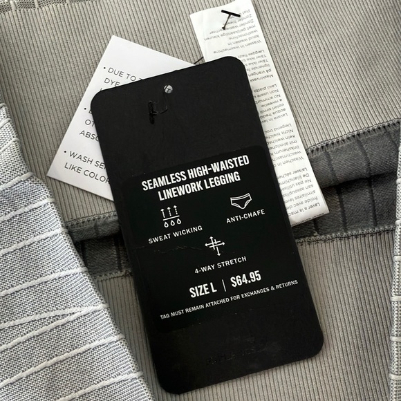 Fabletics Seamless High-Waisted Linework Leggings. - Picture 10 of 14